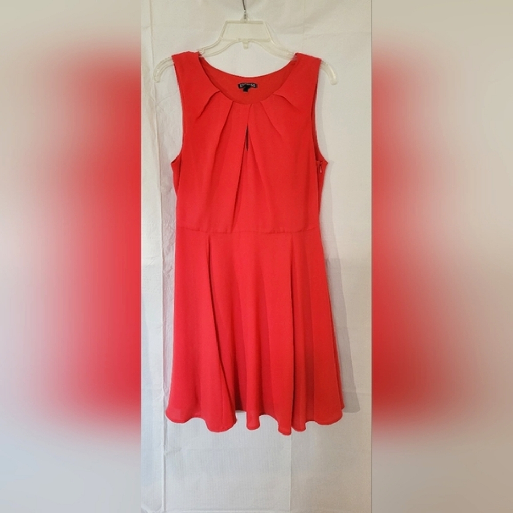 NWOT  Tahari Dress by Artur S. Levine  size 8. Coral/ gold metal waist accents.
